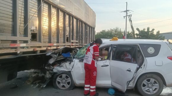 Accidente en carretera Guasave-Las Glorias, Sinaloa deja a un adulto mayor lesionado