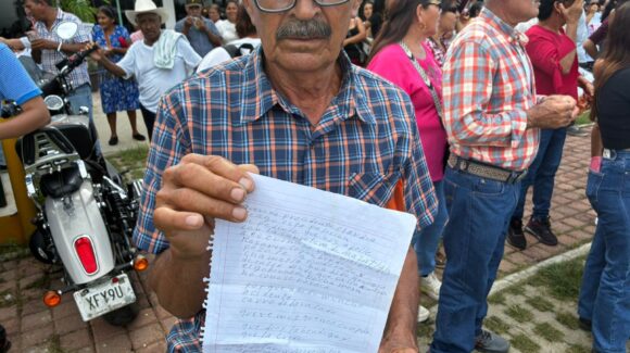Pobladores de Apoderado, Rosario, Sinaloa, llevan carta petitoria a presidenta Claudia Sheinbaum