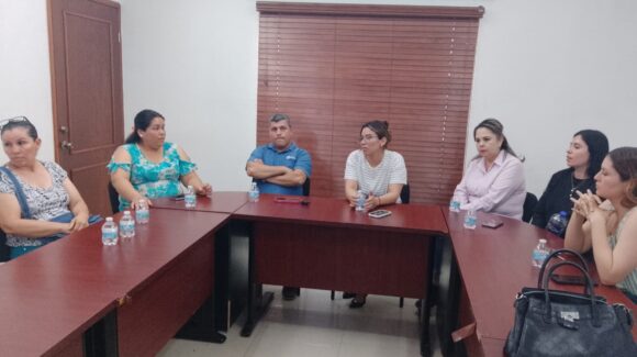 Denuncian 15 años de drenajes colapsados y señalan a congeladora como foco de infección en Guasave, Sinaloa