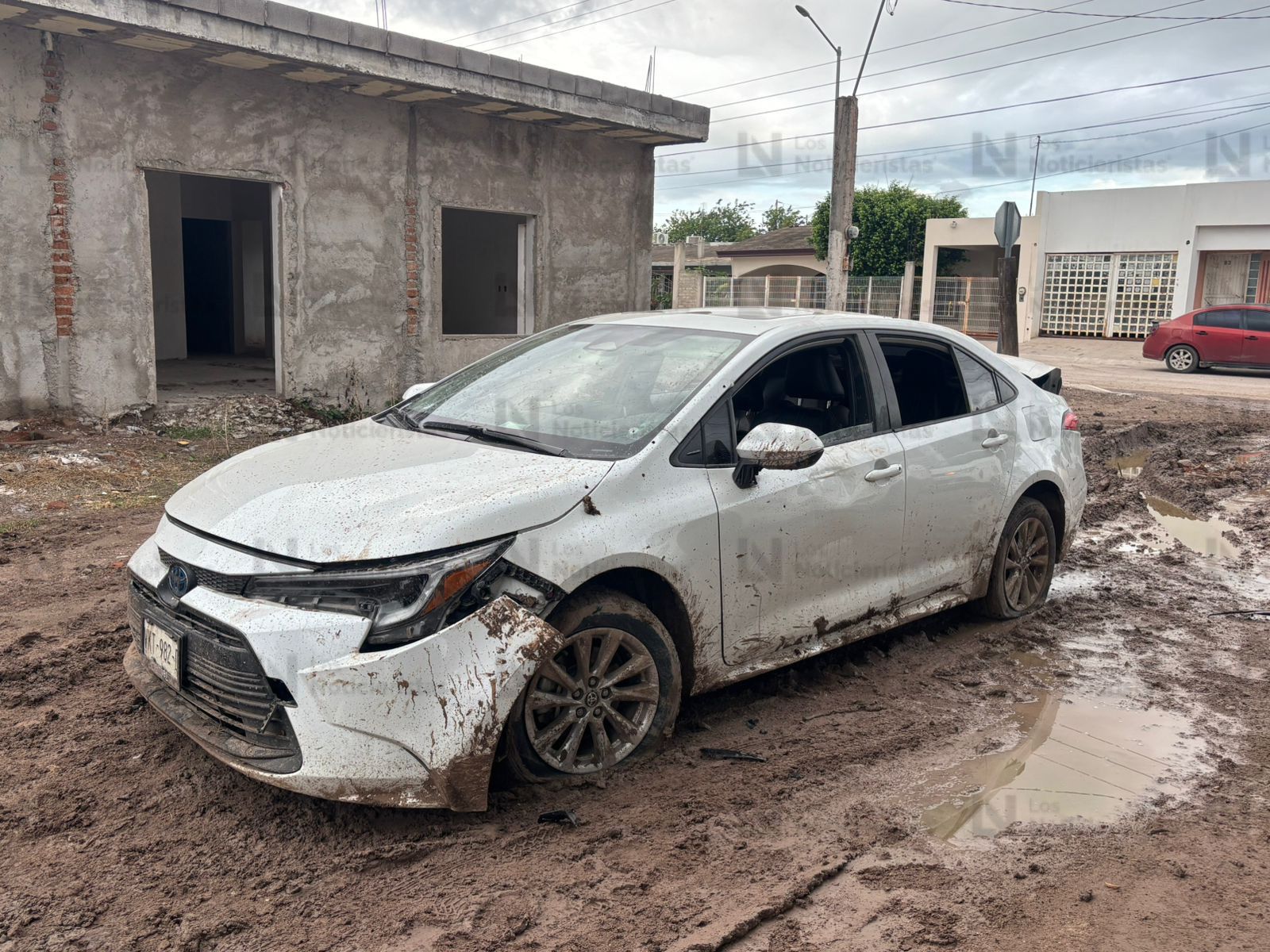 Vehículo chocado abandonado en El Tamarindo