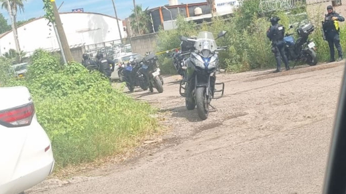 Localizan vehículo con reporte de robo que habrían usado en asalto a banco en Culiacán, Sinaloa