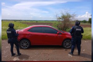 vehiculo rojo recuperado en culiacan