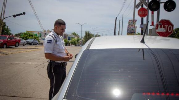 SSPM lleva 16 infracciones por polarizado excesivo en Mazatlán, Sinaloa; no ha habido renuencia