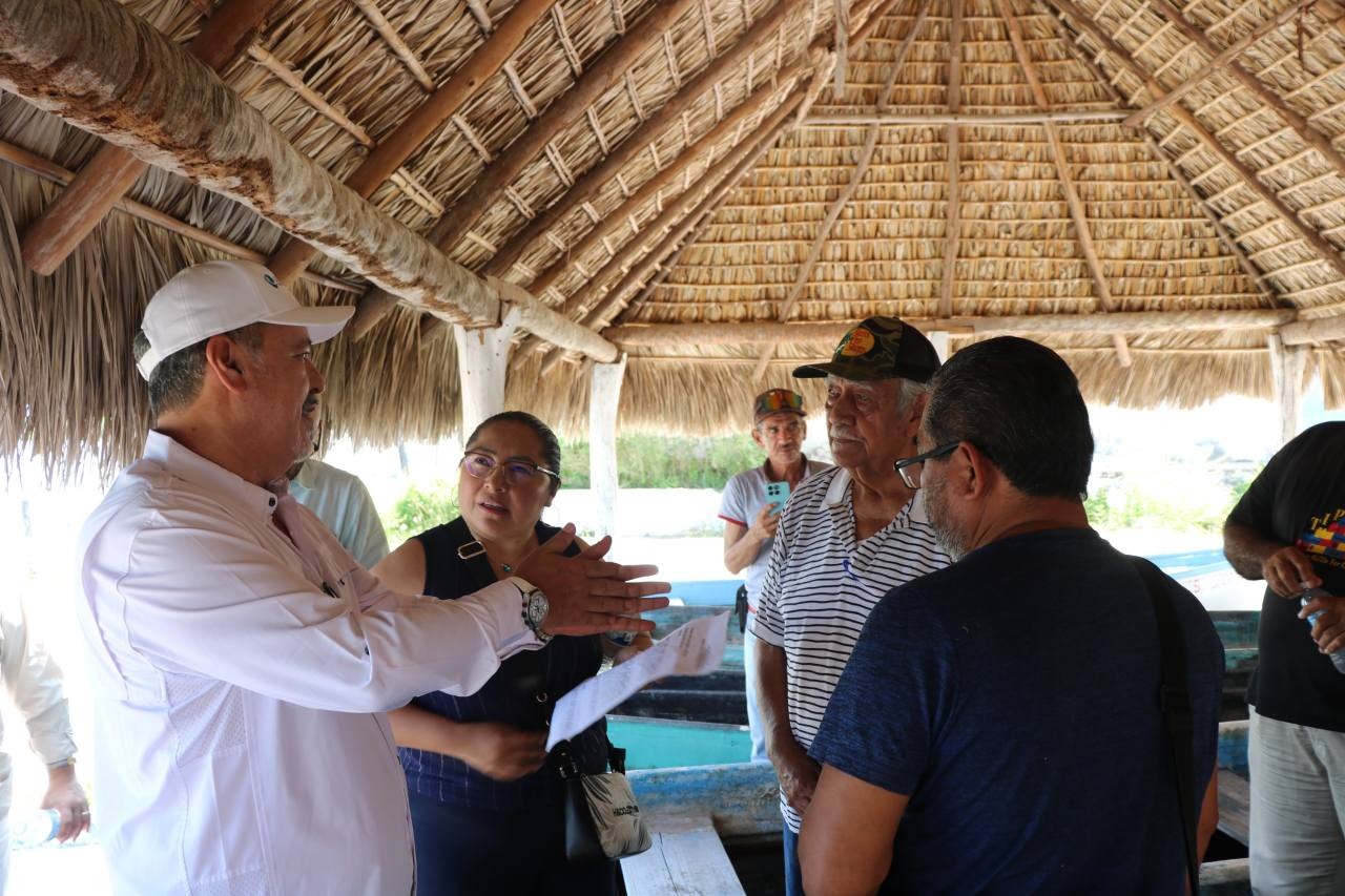 Alcalde de Escuinapa, Víctor Díaz Simental con Rigoberto Salgado Vázquez de Conapesca