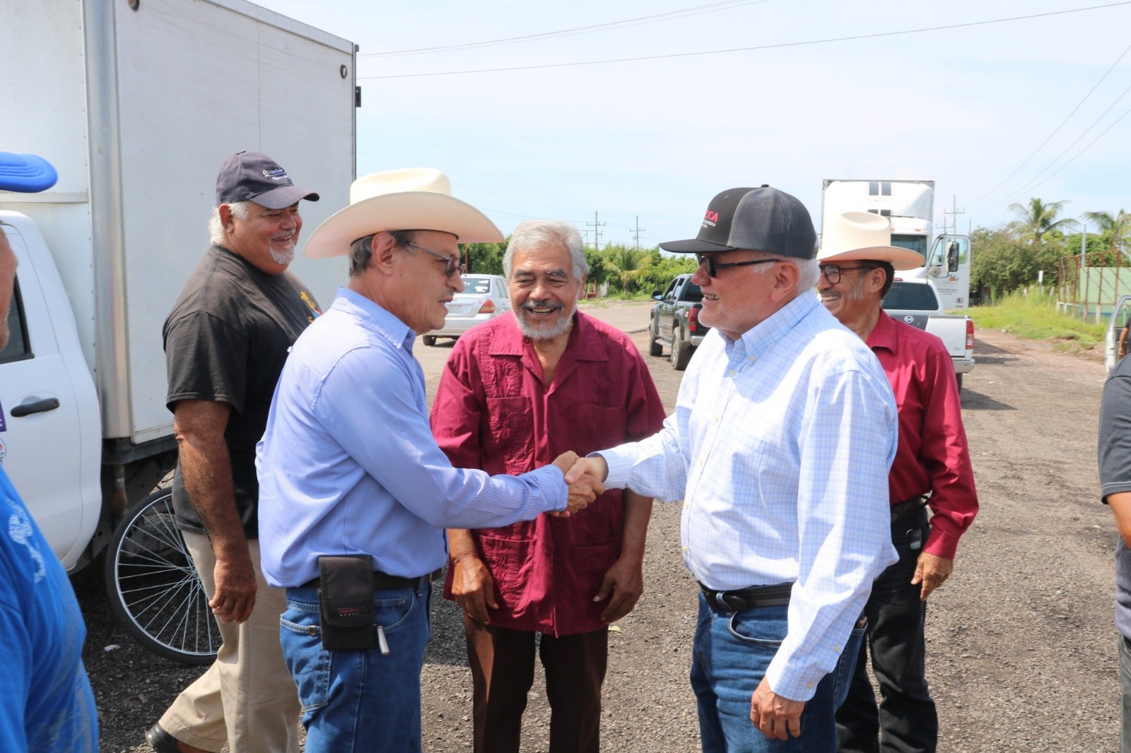 Alcalde de Escuinapa, Víctor Díaz Simental con Rigoberto Salgado Vázquez de Conapesca