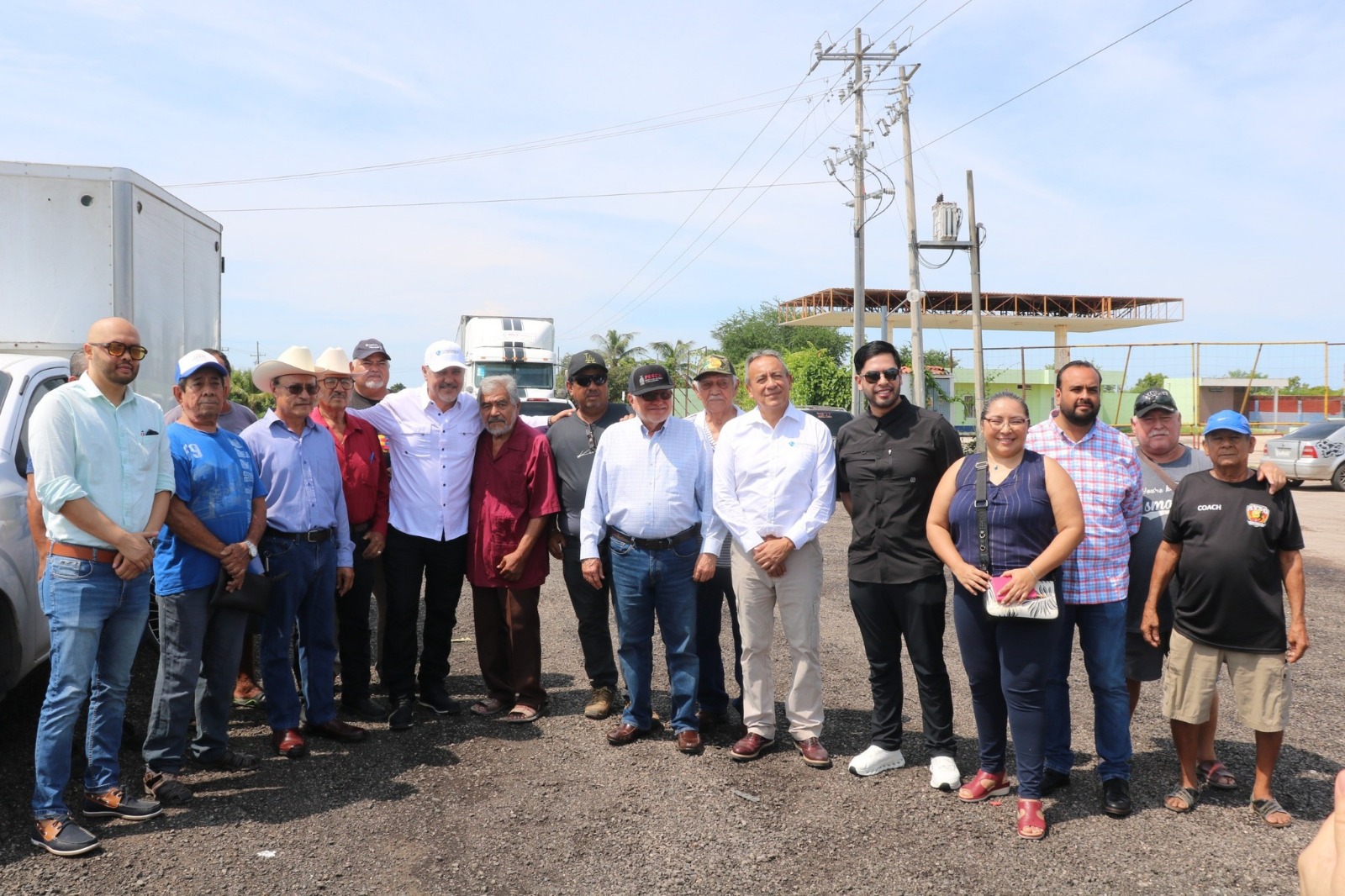 Alcalde de Escuinapa, Víctor Díaz Simental con Rigoberto Salgado Vázquez de Conapesca