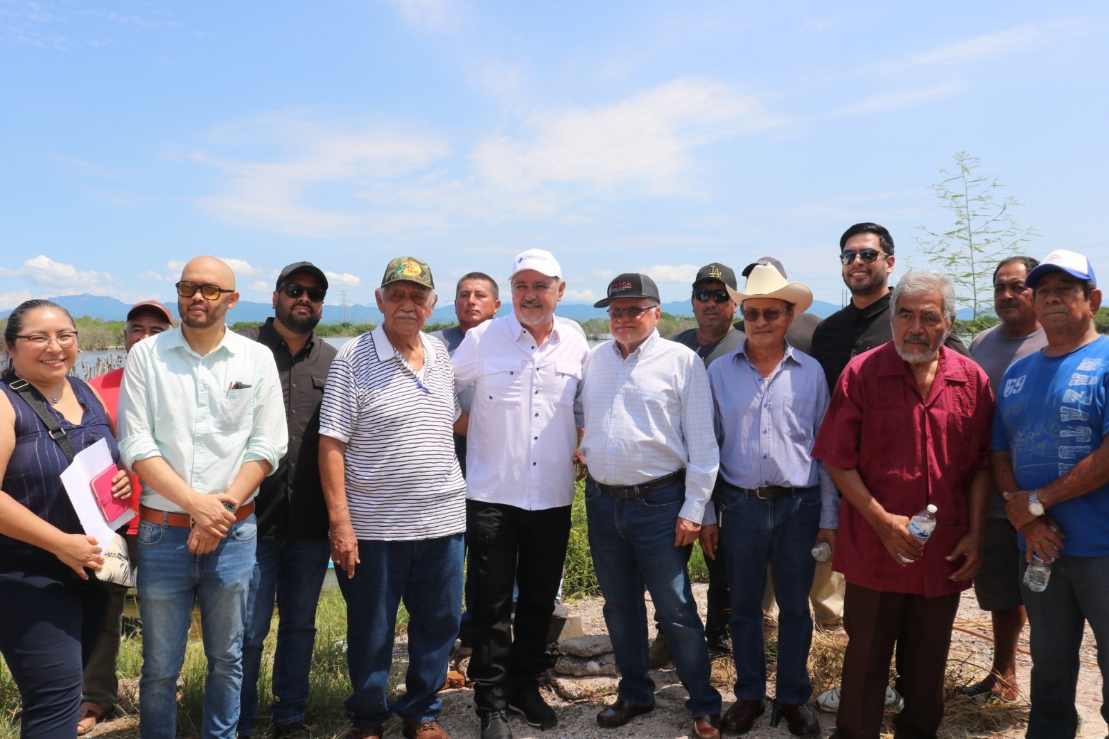 Alcalde de Escuinapa, Víctor Díaz Simental con Rigoberto Salgado Vázquez de Conapesca