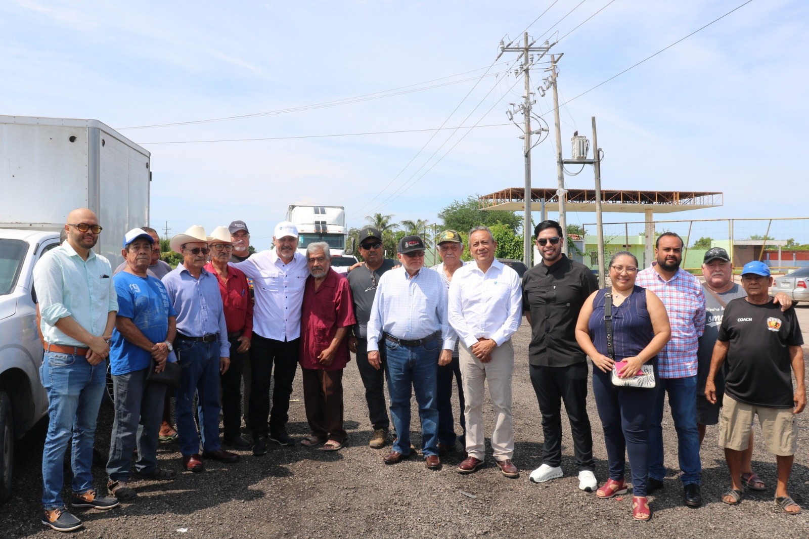 Alcalde de Escuinapa, Víctor Díaz Simental con Rigoberto Salgado Vázquez de Conapesca