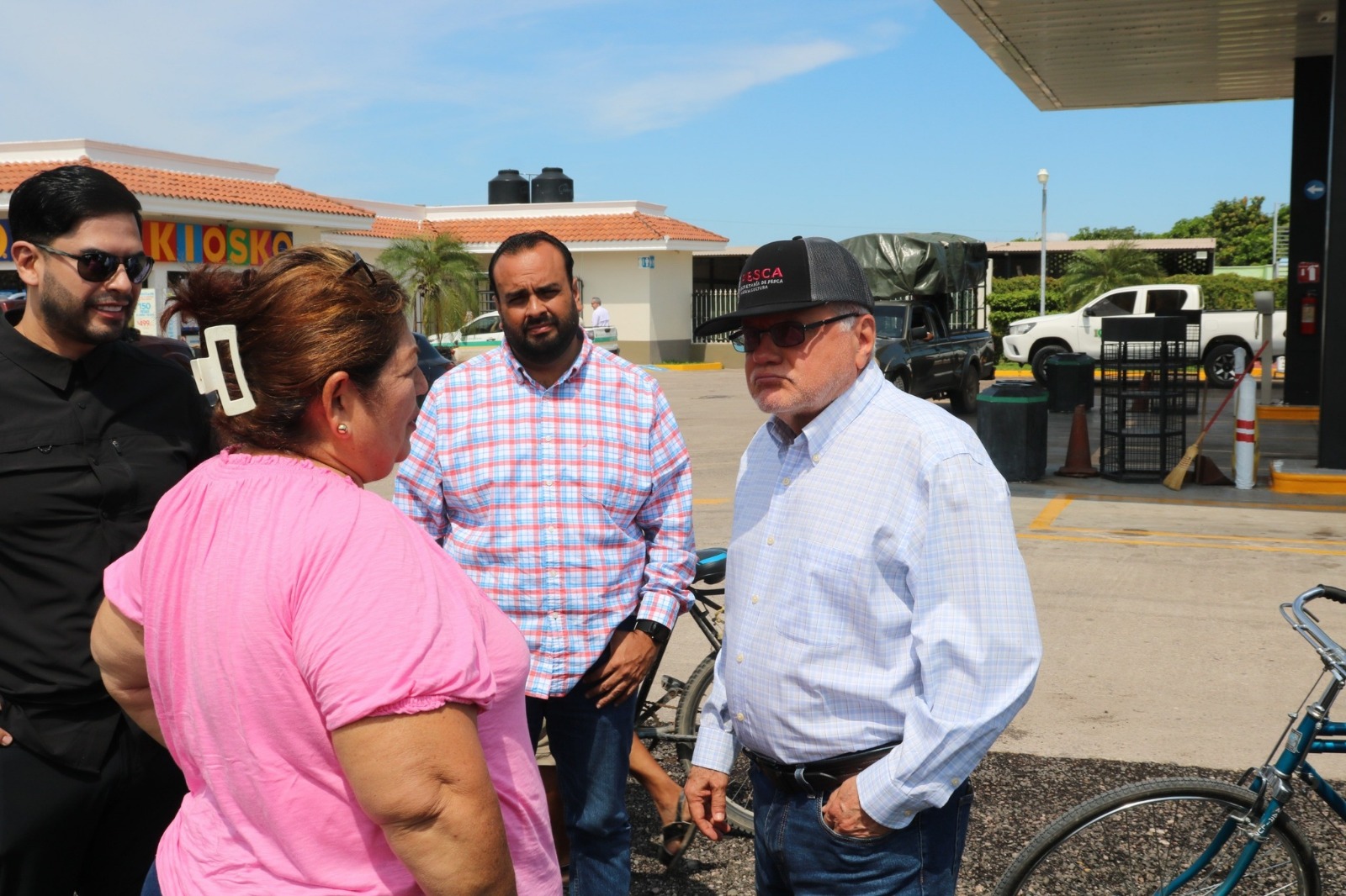 Alcalde de Escuinapa, Víctor Díaz Simental con Rigoberto Salgado Vázquez de Conapesca