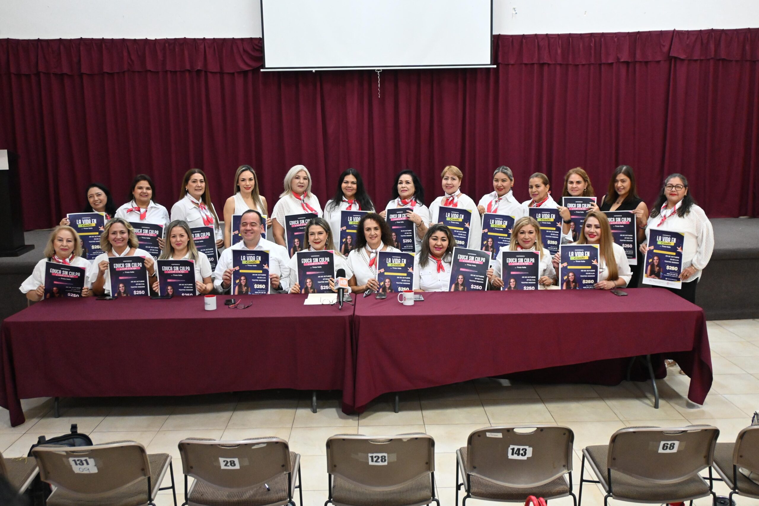 Voluntarias del grupo "Amigas por la Educación" en Los Mochis