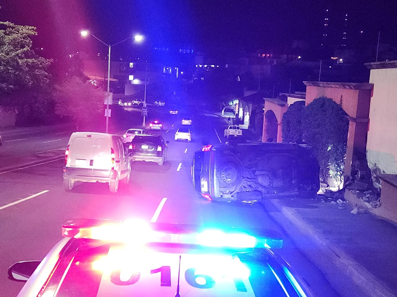 Volcadura de camioneta Land Rover sobre la Álvaro Obregón, en Culiacán