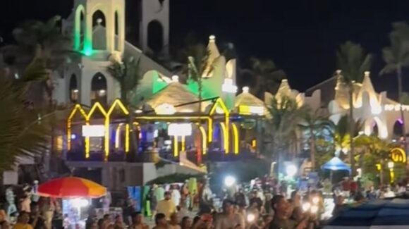 ¡El Malecón de Mazatlán se llenó de fiesta! El “Yaki” promociona el Yakifest con música y alegría sobre ruedas