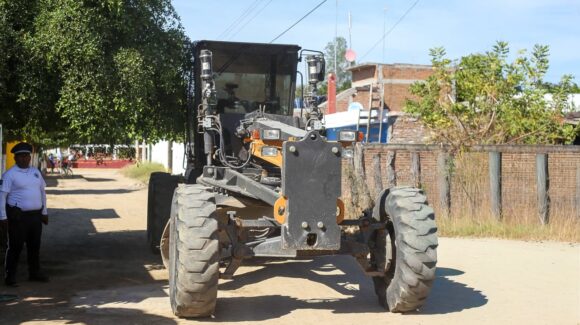 Asegura Estrella Palacios que van 391 kilómetros de caminos raspados en la zona rural