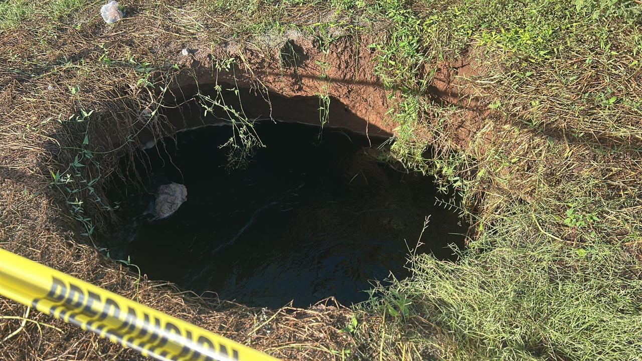 Socavones sobre el Centenario en Los Mochis