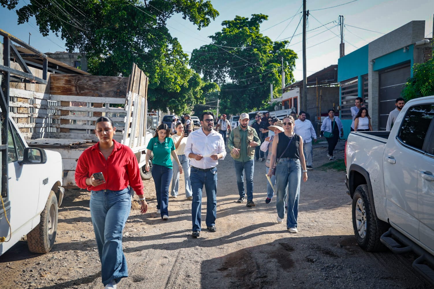 Alcalde de Culiacán, entrega apoyos en la colonia Adolfo López Mateos