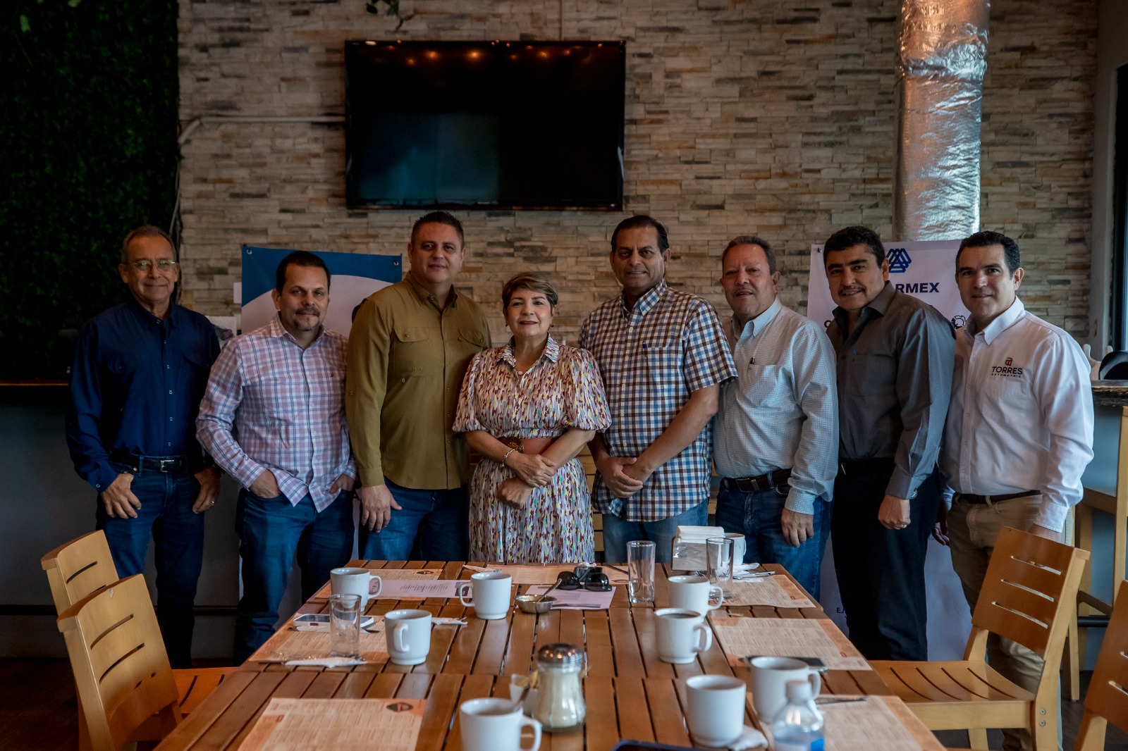 Alcaldesa de Guasave, Cecilia Ramírez con Canirac