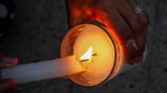 Alertan por veladoras con explosivos en Papantla; las regalan como ofrendas por Día de Muertos