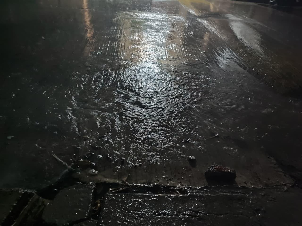 Amanece lloviendo este sábado en Mazatlán, Sinaloa, por la tormenta tropical Raymond