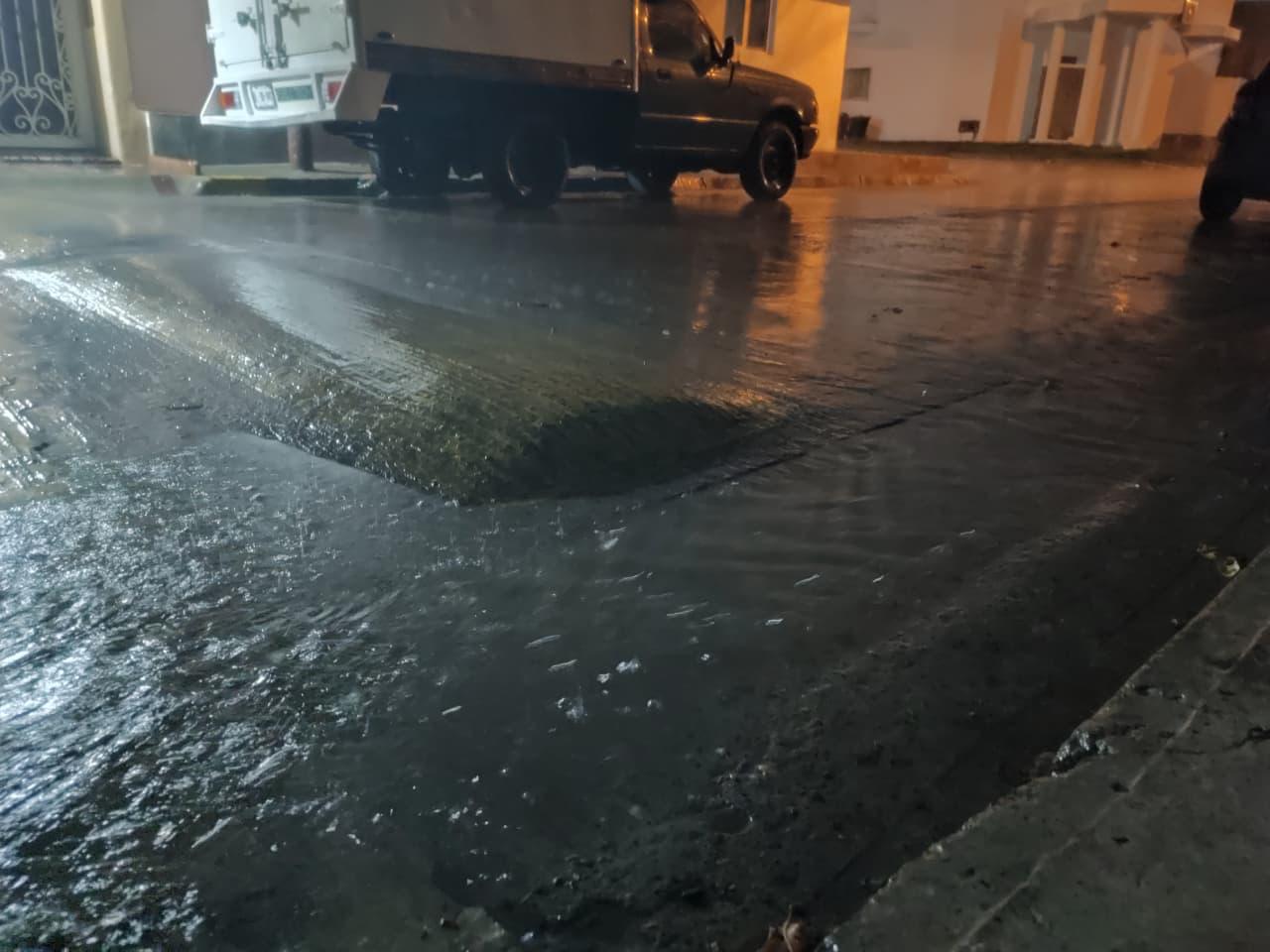 Amanece lloviendo este sábado en Mazatlán, Sinaloa, por la tormenta tropical Raymond
