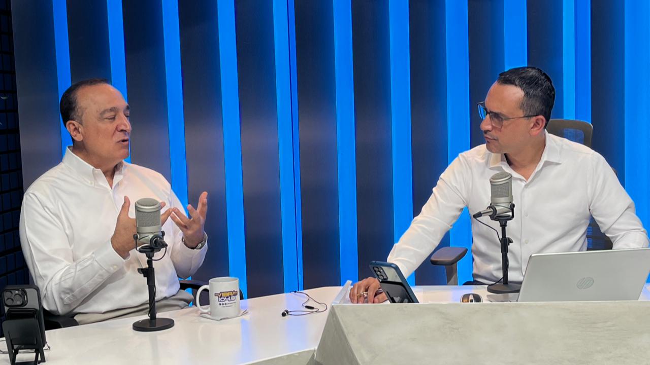 Antonio Menéndez de Llano Bermúdez en entrevista con Omar de la Rocha en Los Noticieristas