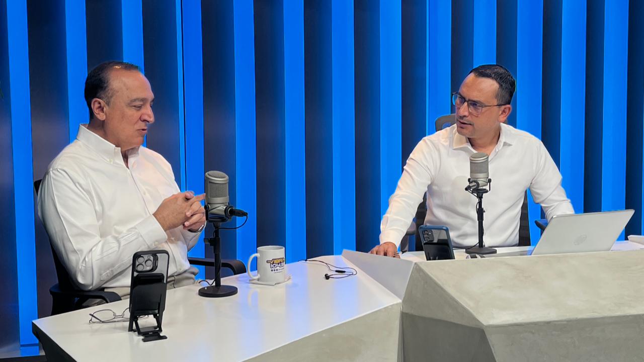 Antonio Menéndez de Llano Bermúdez en entrevista con Omar de la Rocha en Los Noticieristas