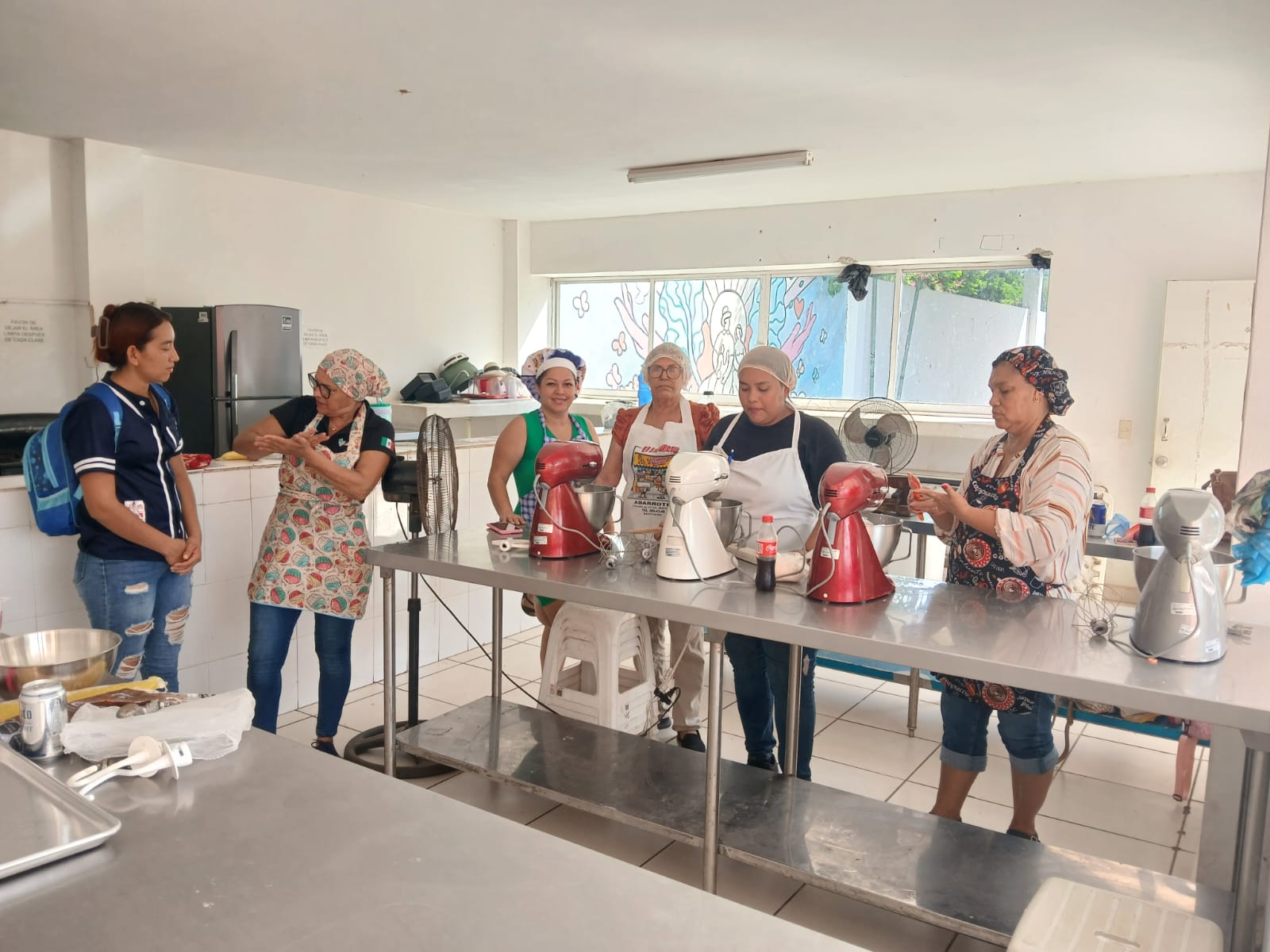 Arranca en Mazatlán, Sinaloa curso gratuito de repostería en el Cecobi Genaro Estrada