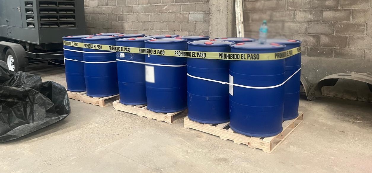 Aseguran en Durango miles de litros de precursores químicos y marihuana tras tres cateos