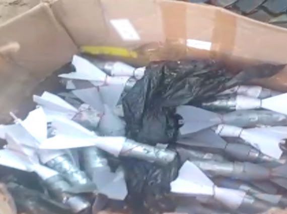 Aseguran una Jeep Gladiador, armas, cartuchos y 90 explosivos en Badiraguato; también narcolaboratorio por 37 mdp en Cosalá