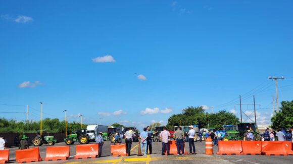 “Comprendo su molestia, más no comparto los medios”, alcaldesa de Guasave, Sinaloa, tras toma de la caseta de Cuatro Caminos