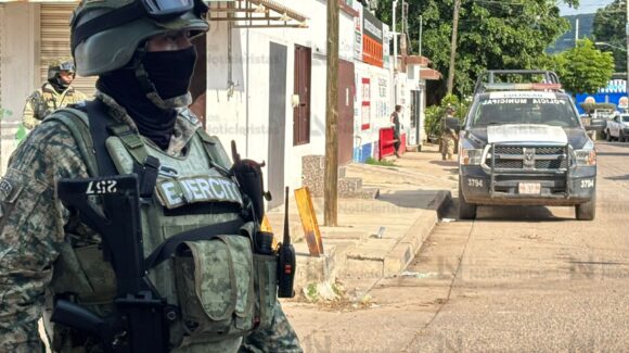 Atacan a balazos a policías municipales en un taller de la Guadalupe Victoria en Culiacán; no hay heridos