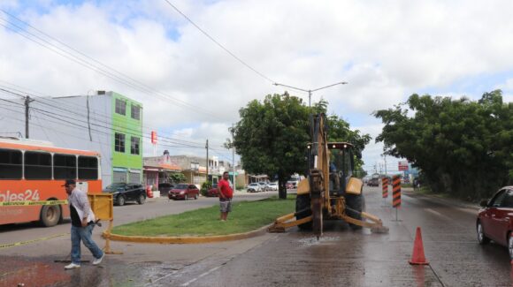 Cambian circulación vial por reparación de socavón en avenida Santa Rosa y Libramiento Colosio de Mazatlán, Sinaloa