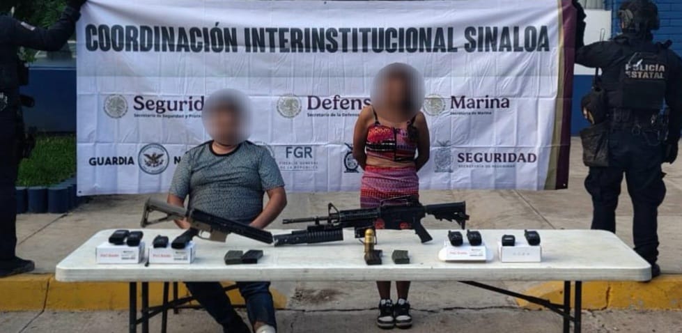 Capturan a una mujer y un hombre con fusiles y un lanzagranadas en Villa Juárez, Navolato