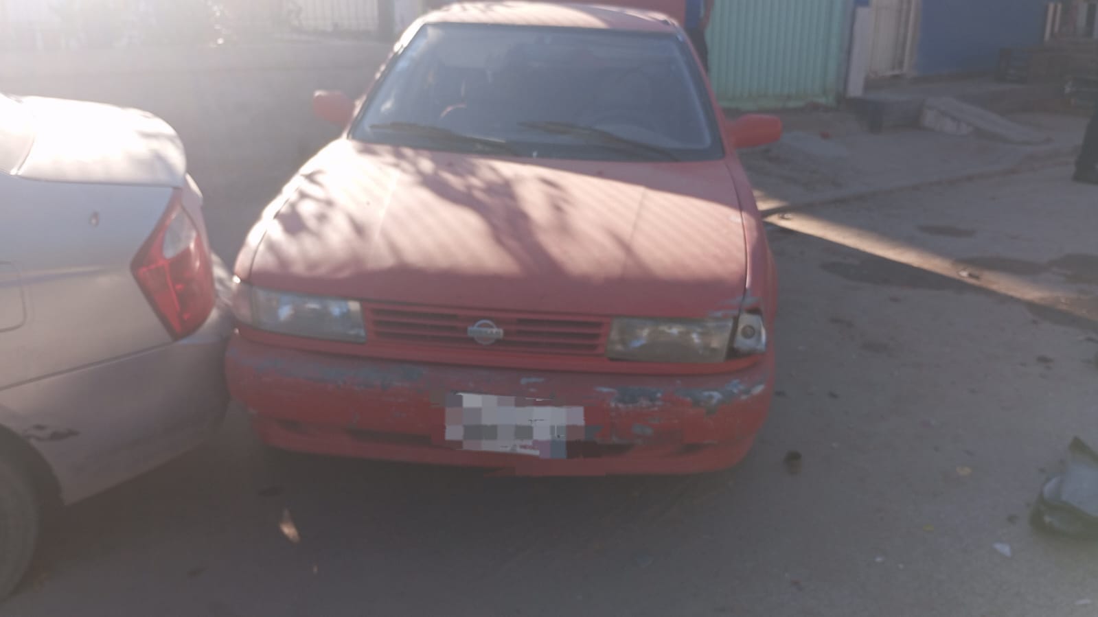 Choque contra vehículos estacionados en Guasave, Sinaloa deja solo daños materiales