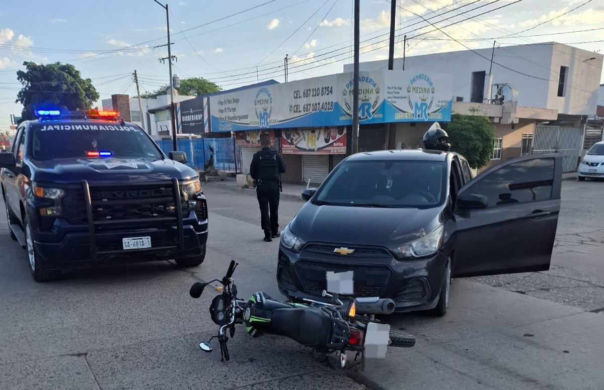 Choque entre auto y una moto en Guasave