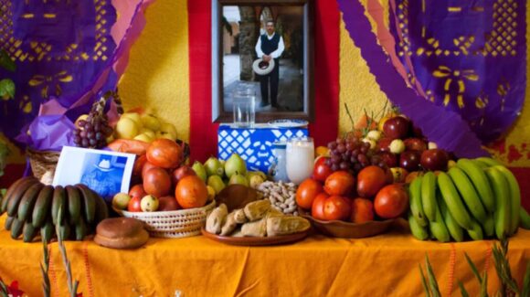 Cinco frutas ideales para colocar en tu ofrenda de Día de Muertos: resistentes, simbólicas y llenas de color