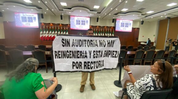 Con manifestación, exigen jubilados de la UAS apoyo de diputados para un cese a los abusos de parte de autoridades universitarias