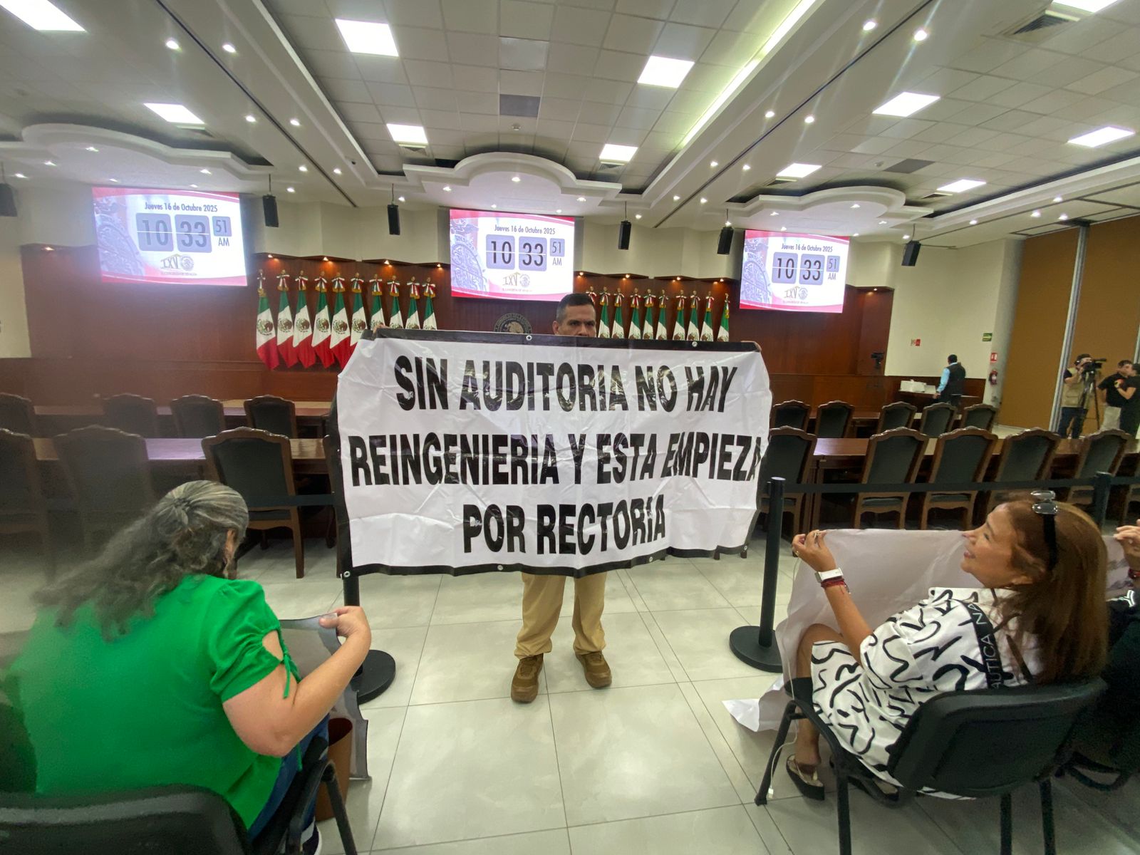 Con manifestación, exigen jubilados de la UAS apoyo de diputados para un cese a los abusos de parte de autoridades universitarias