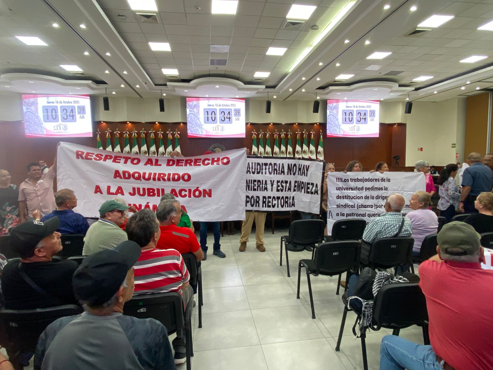 Con manifestación, exigen jubilados de la UAS apoyo de diputados para un cese a los abusos de parte de autoridades universitarias