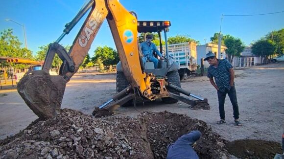 Controla Japasa problema de años por derrame de aguas negras en la colonia 15 de julio de Guamúchil