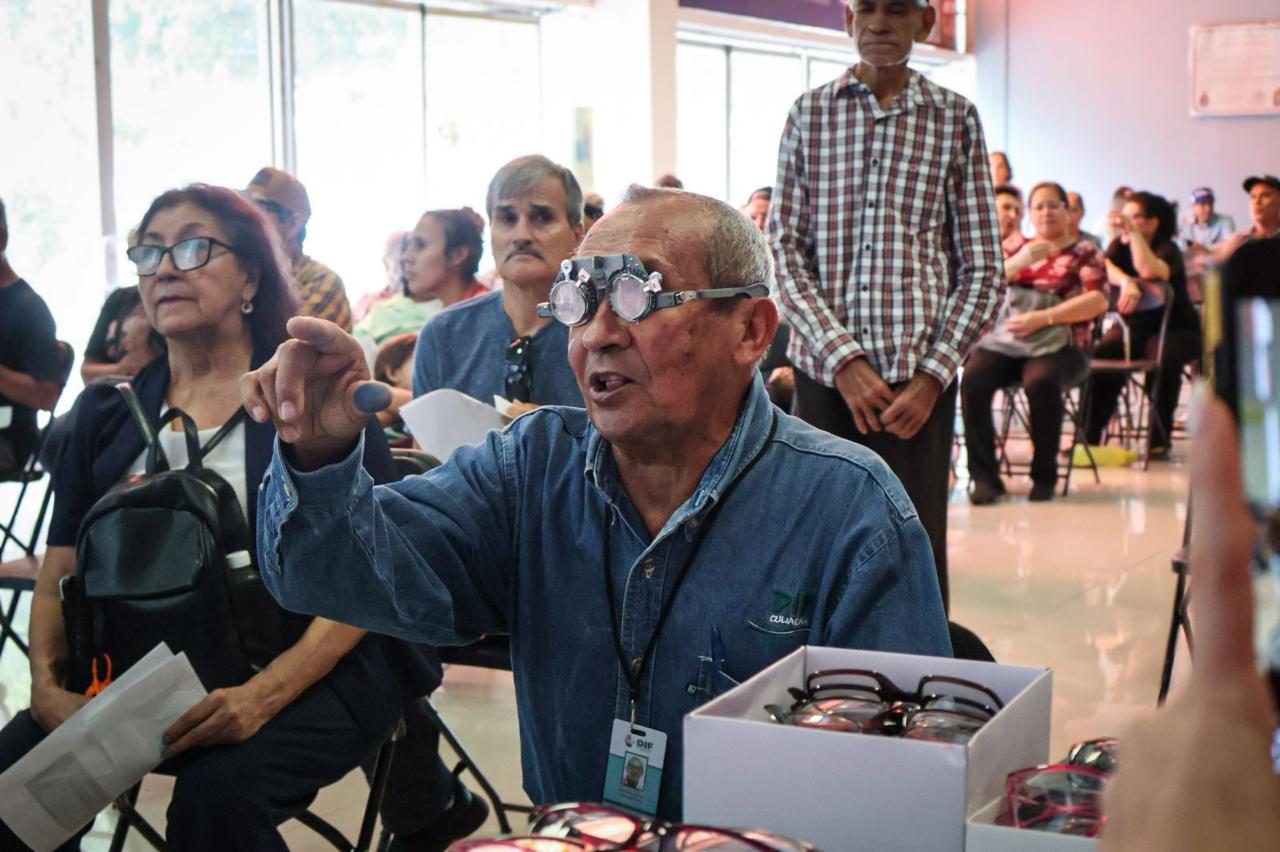 DIF Culiacán y la Beneficencia Pública entregan más de 200 lentes en jornada gratuita