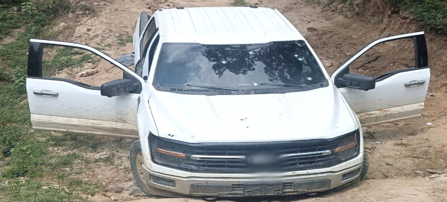 Decomisan campamentos con armas y $16 mil 700 en droga en Badiraguato, Sinaloa