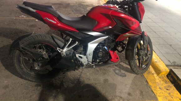 Detienen a pareja que circulaba en motocicleta con reporte de robo en Mazatlán