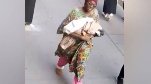 Detienen en Nueva York a mujer que abandonó a su bebé recién nacida en el metro; fue identificada por video