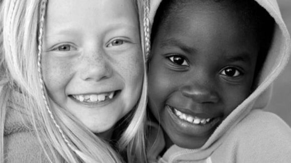 ¿Sabías que sonreír puede reducir el estrés y fortalecer tu salud? Hoy es Día Mundial de la Sonrisa
