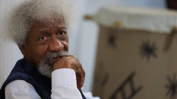 EU revoca visa al Nobel Wole Soyinka; el escritor denuncia medida sin justificación