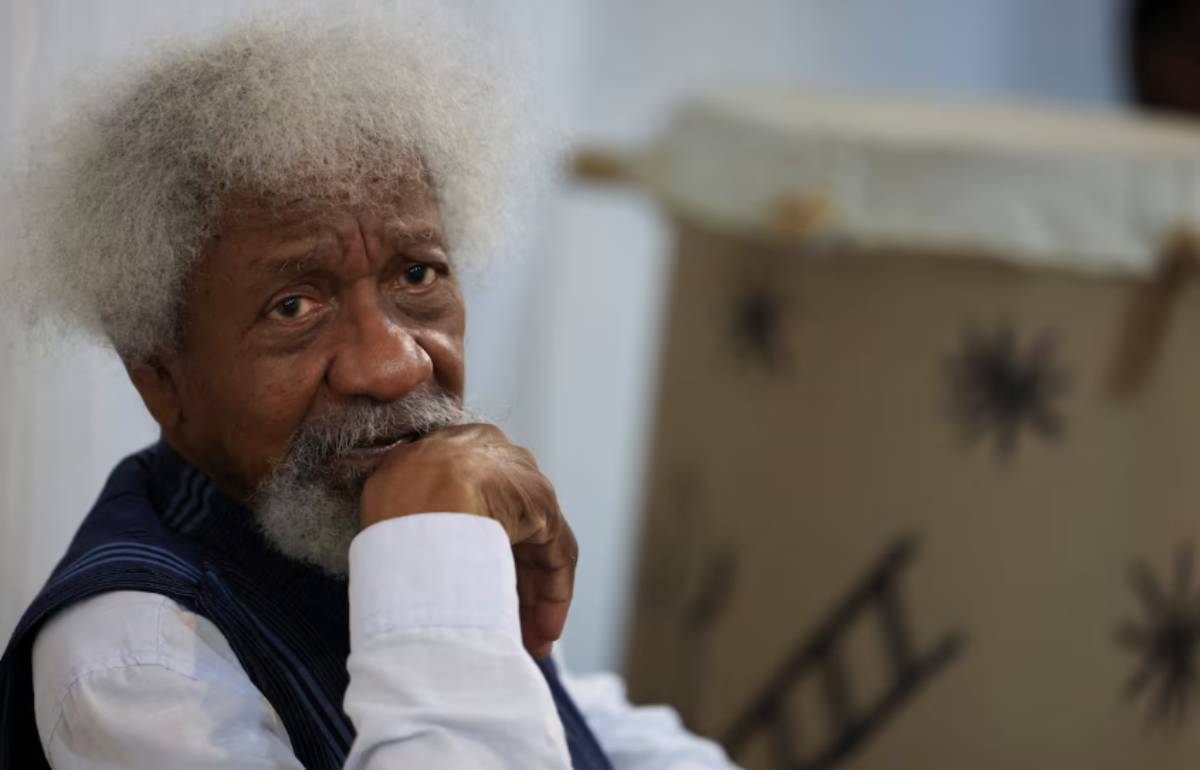 EU revoca visa al Nobel Wole Soyinka