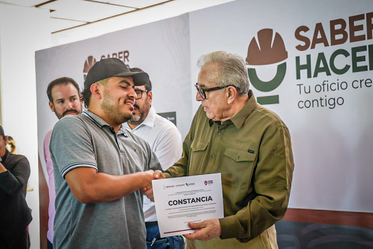 Entrega Rocha apoyos del programa Saber Hacer