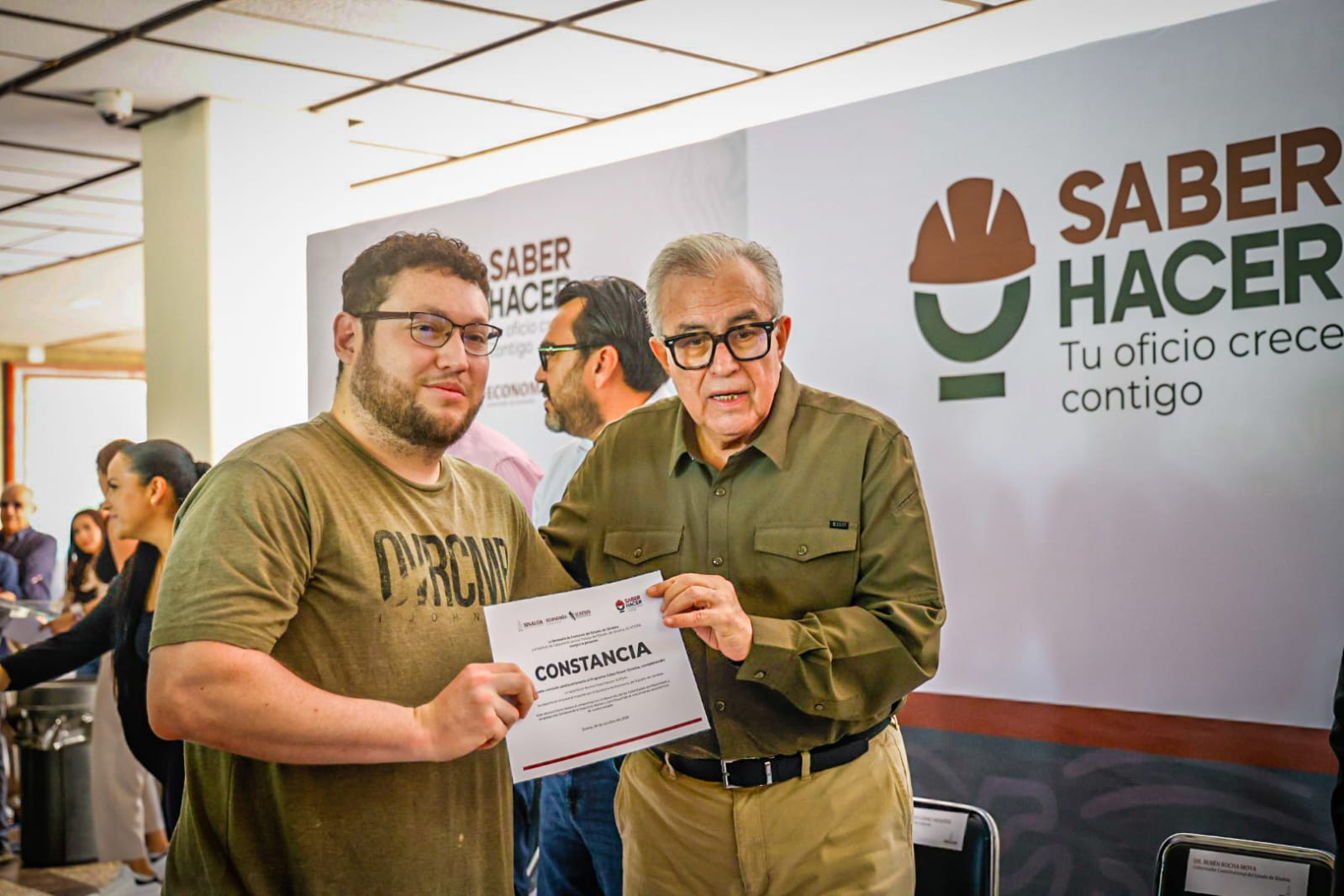 Entrega Rocha apoyos del programa Saber Hacer