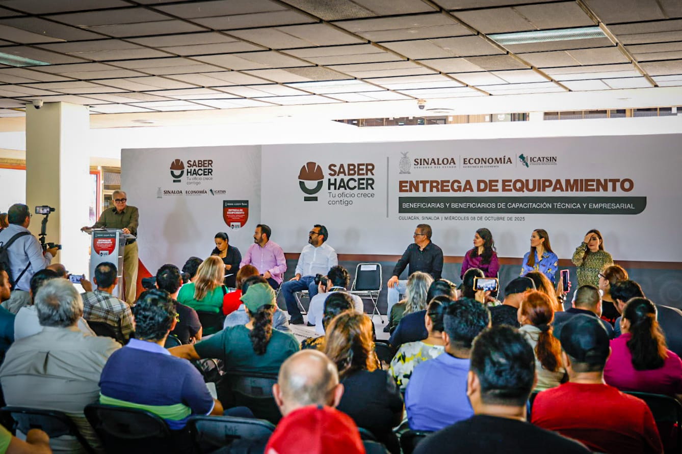 Entrega Rocha apoyos del programa Saber Hacer