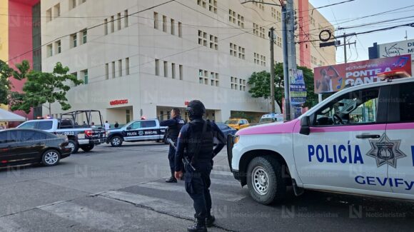 Hay 42 evacuados y 4 trabajadores con síntomas, tras derrame de líquido en el Pediátrico en Culiacán: Salud
